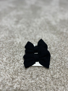 Black Piggy Bow Set on Clips